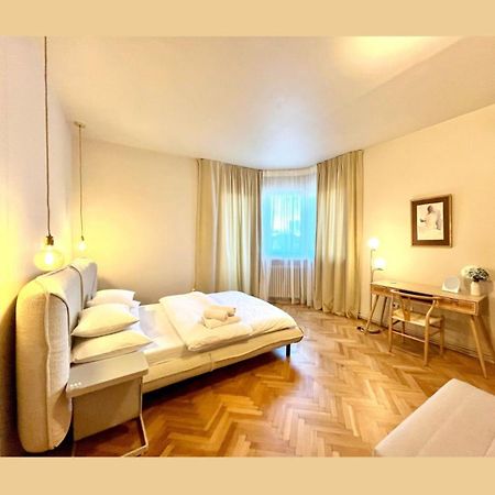 City Center Unirii Square Private Rooms With City View - Shared Amenities ブカレスト エクステリア 写真