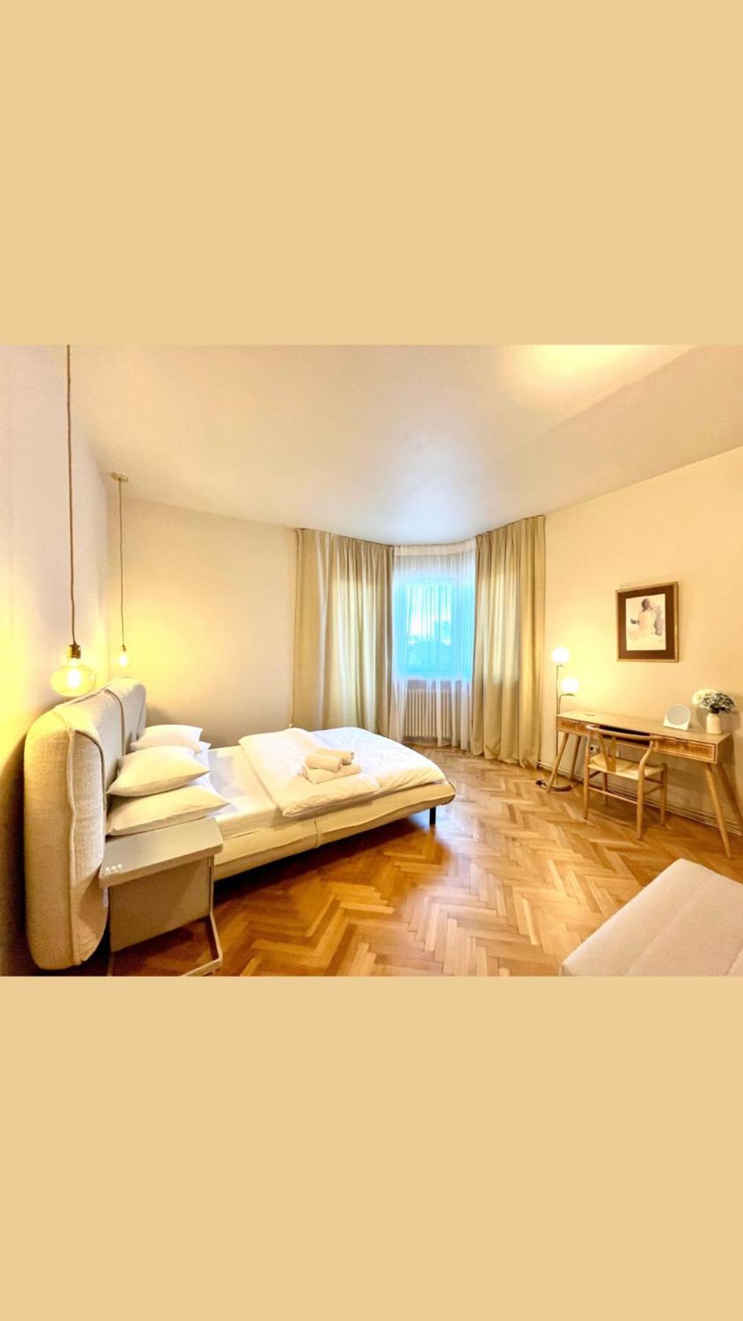 City Center Unirii Square Private Rooms With City View - Shared Amenities ブカレスト エクステリア 写真